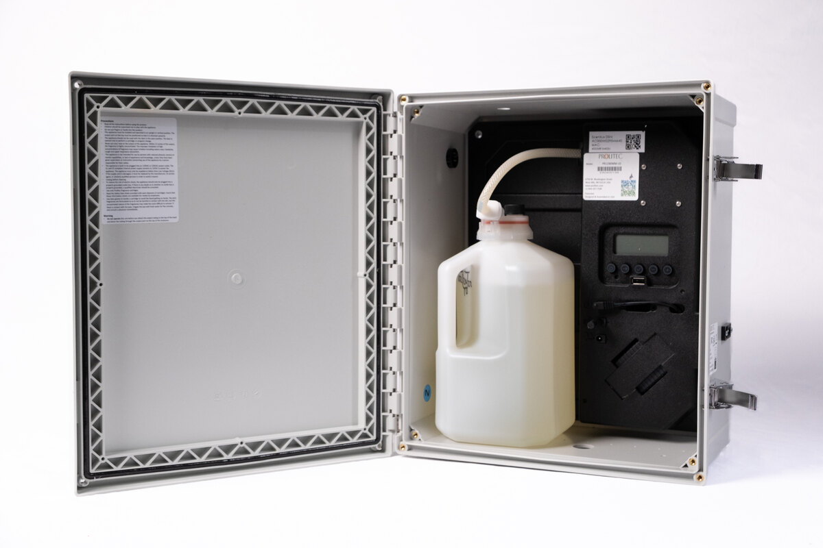 Geöffnetes MAX AirQ mit eingesetztem 2500-ml-Behälter