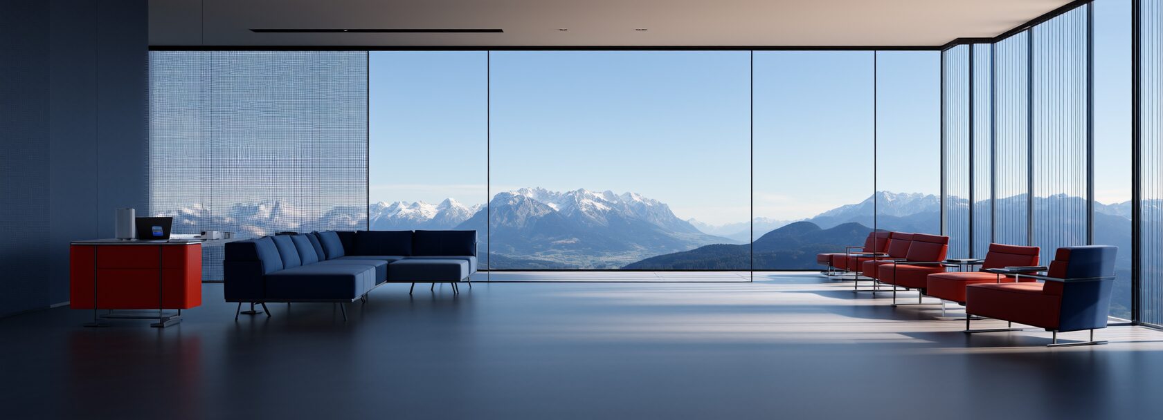 Heller, ruhiger Raum mit Alpenblick